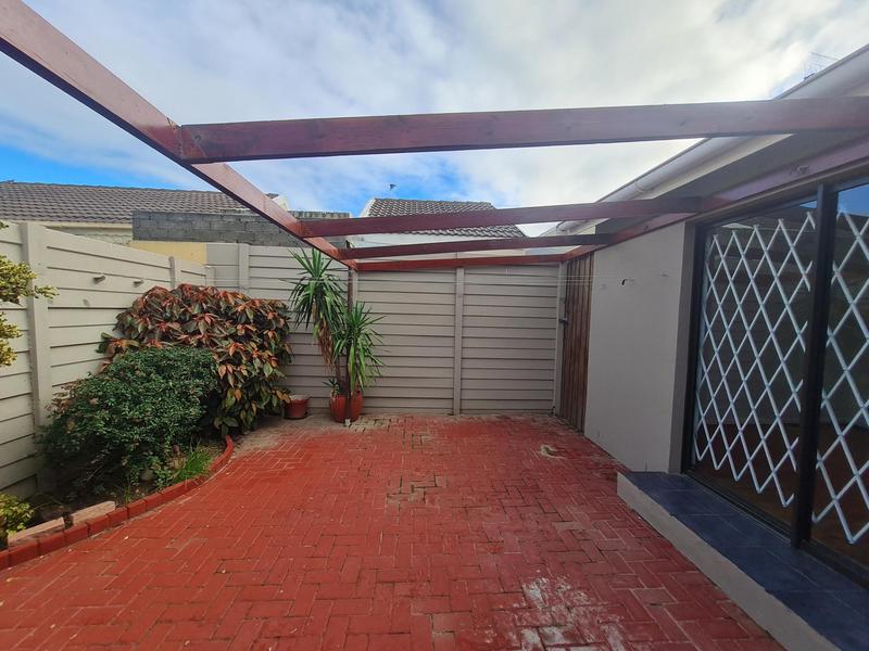 2 Bedroom Property for Sale in Admirals Park Western Cape